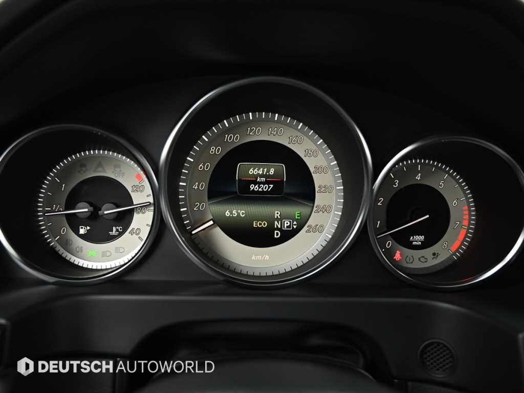 Mercedes Benz E class - Vista 8