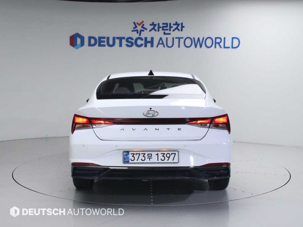 HYUNDAI Avante - Vista 4