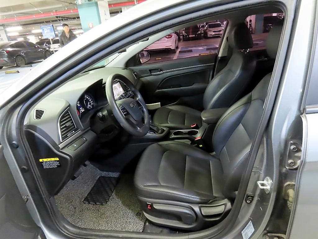 HYUNDAI Avante - Vista 6