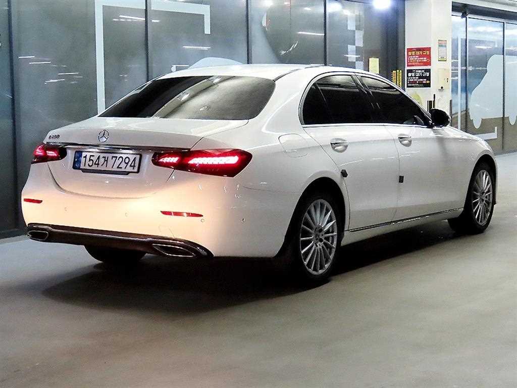 Mercedes Benz E class - Vista 4