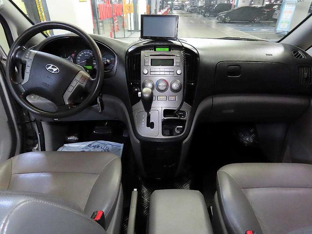 HYUNDAI Starex - Vista 10