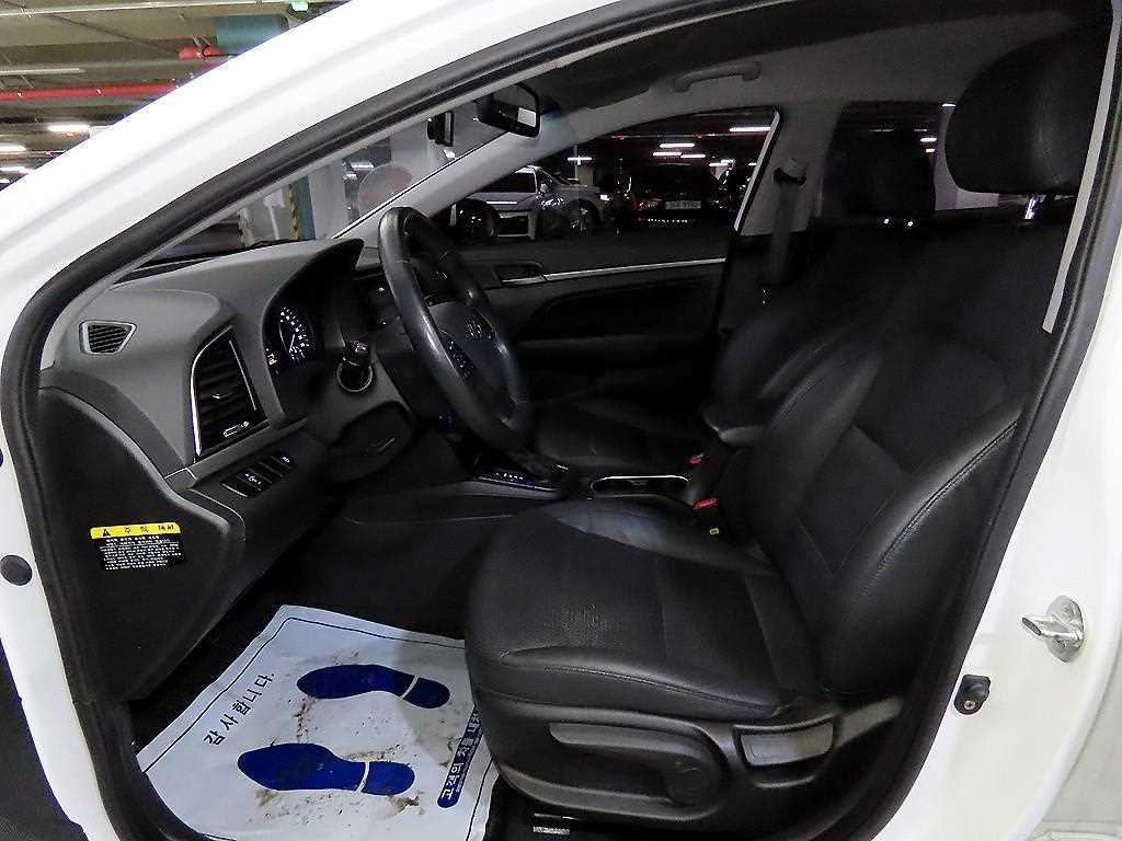 HYUNDAI Avante - Vista 6