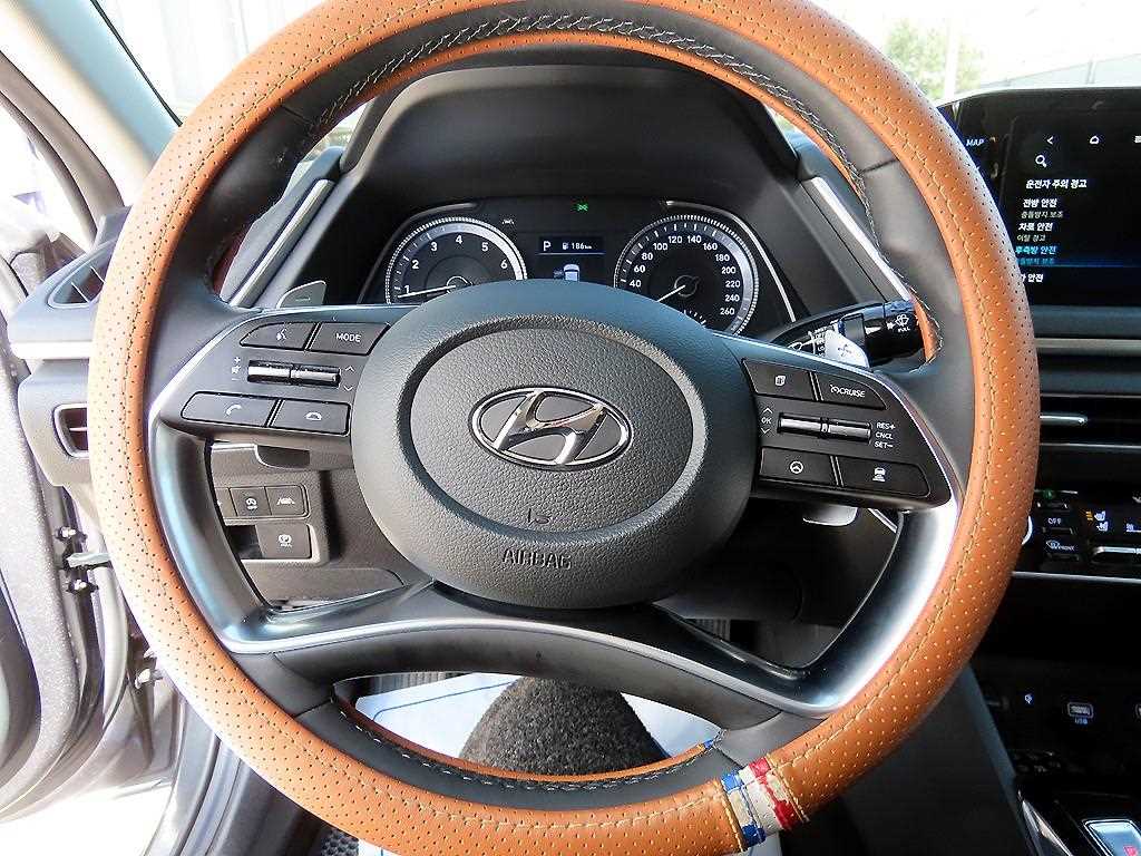 HYUNDAI Sonata - Vista 8