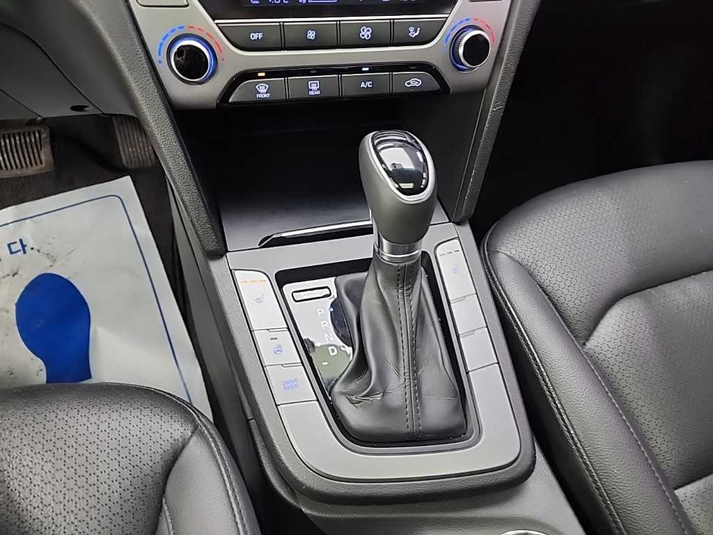 HYUNDAI Avante - Vista 8