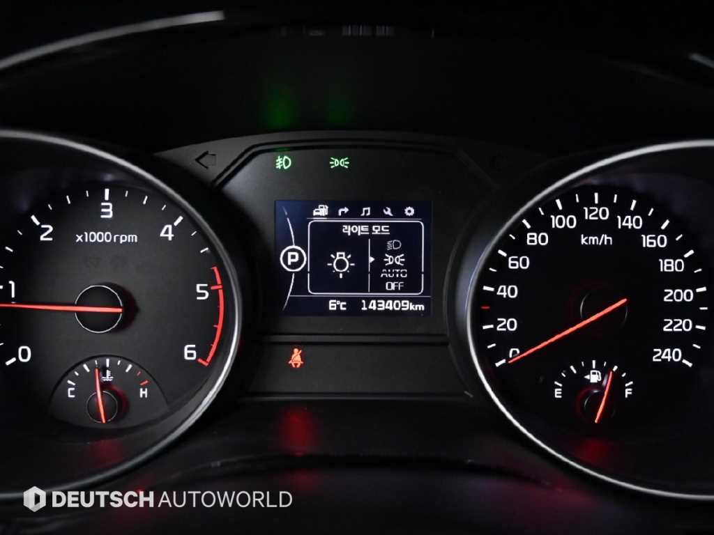 KIA Carnival - Vista 8