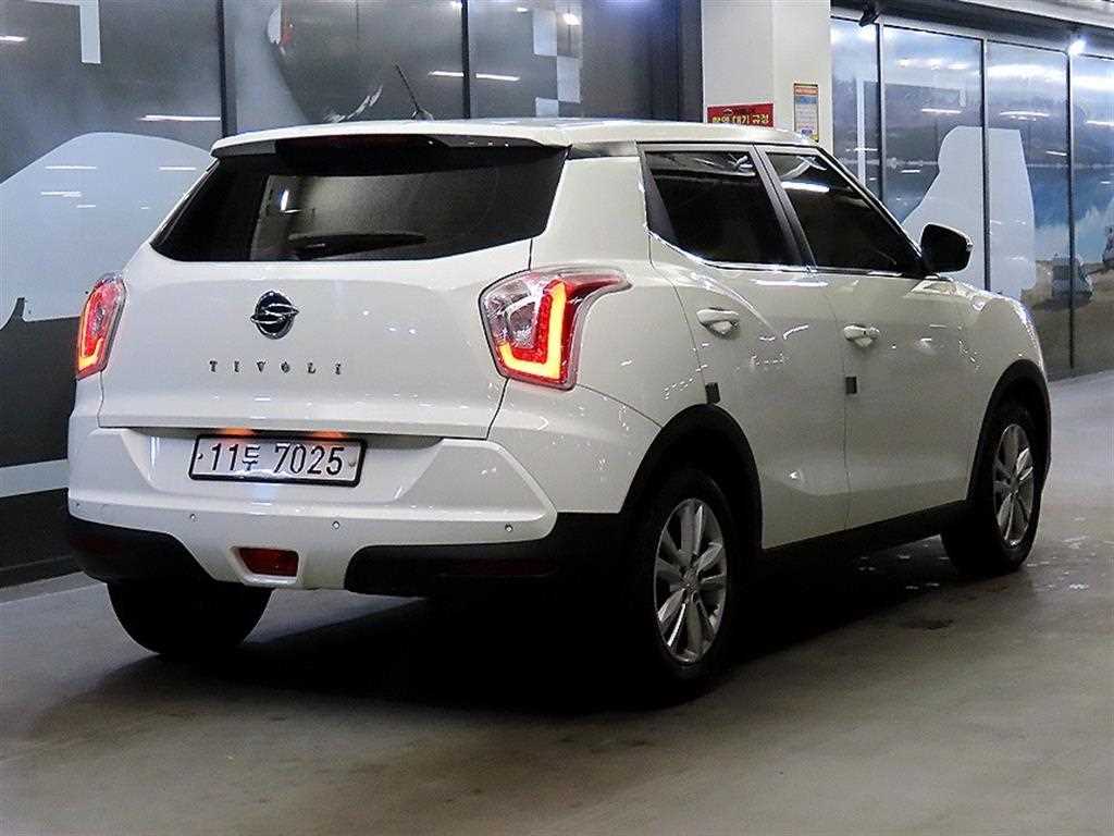Ssangyong Tivoli - Vista 4