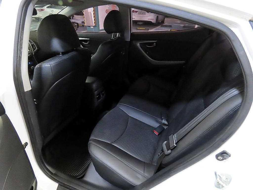 HYUNDAI Avante - Vista 7