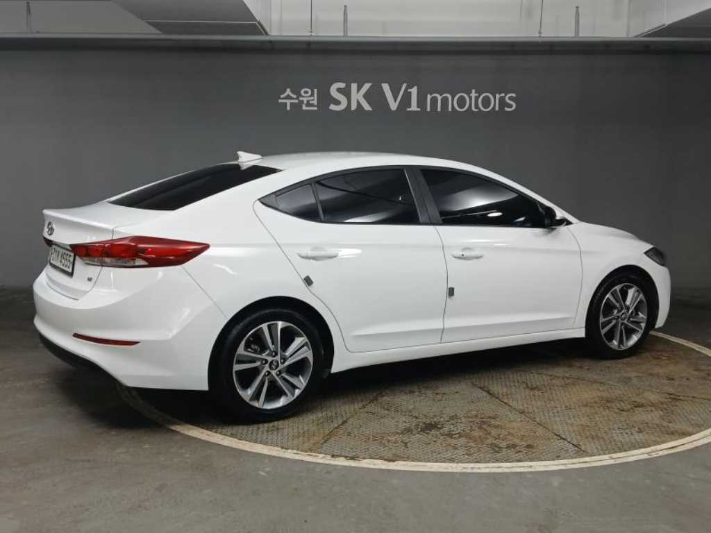 HYUNDAI Avante - Vista 4