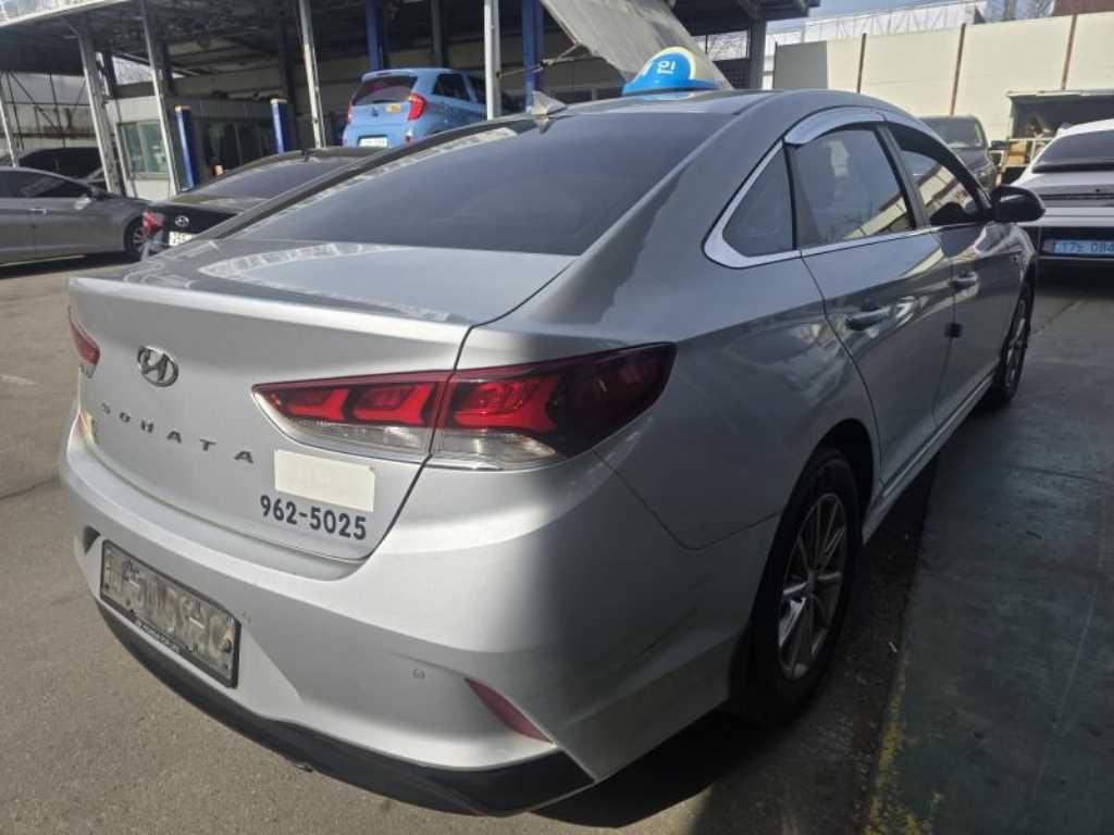 HYUNDAI Sonata - Vista 4
