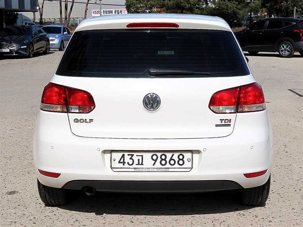 Volkswagen Golf - Vista 4