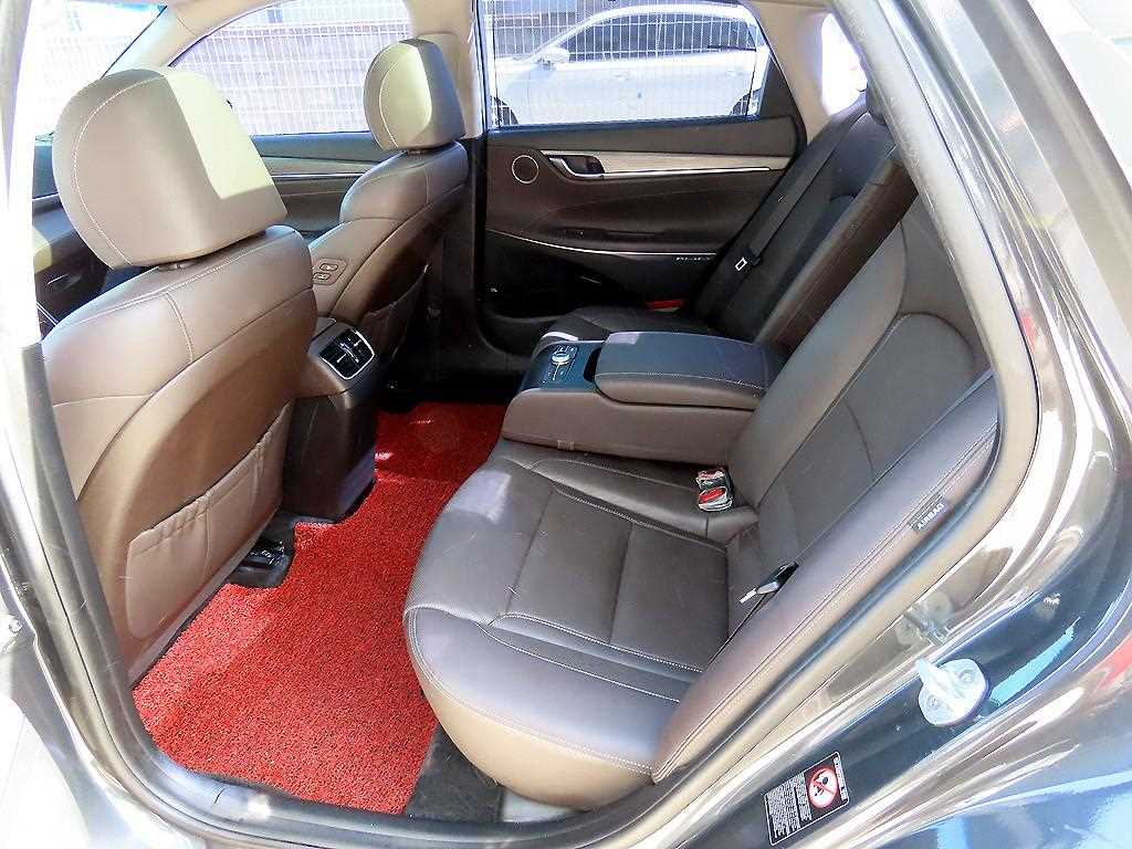 HYUNDAI Grandeur - Vista 6