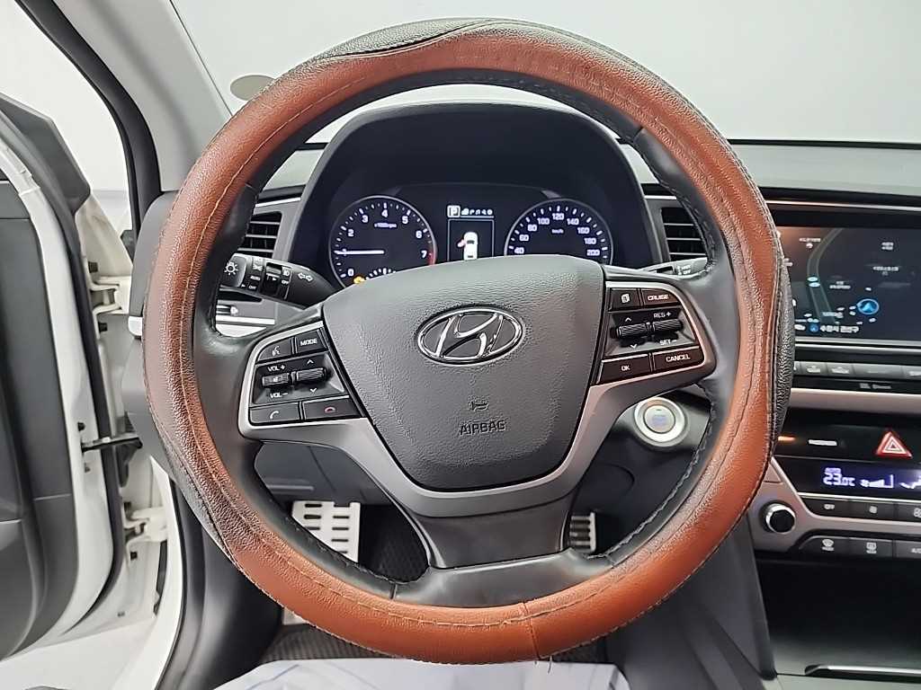 HYUNDAI Avante - Vista 8