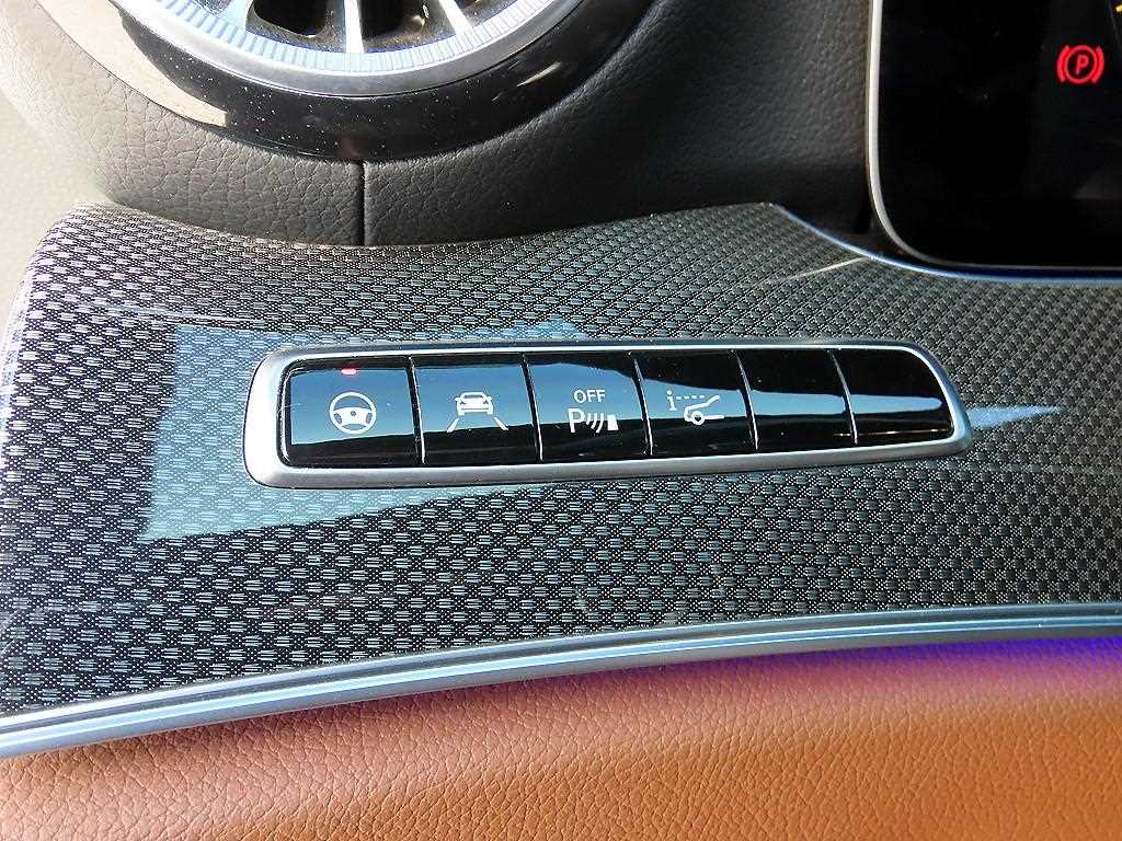 Mercedes Benz E class - Vista 12