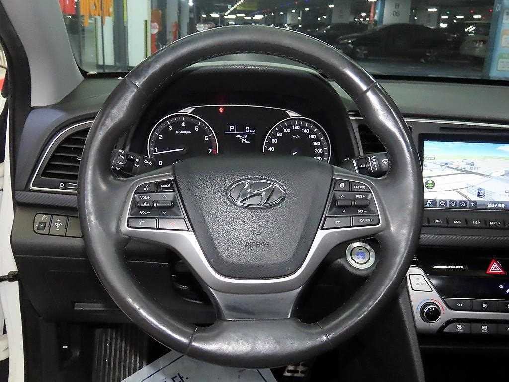 HYUNDAI Avante - Vista 8