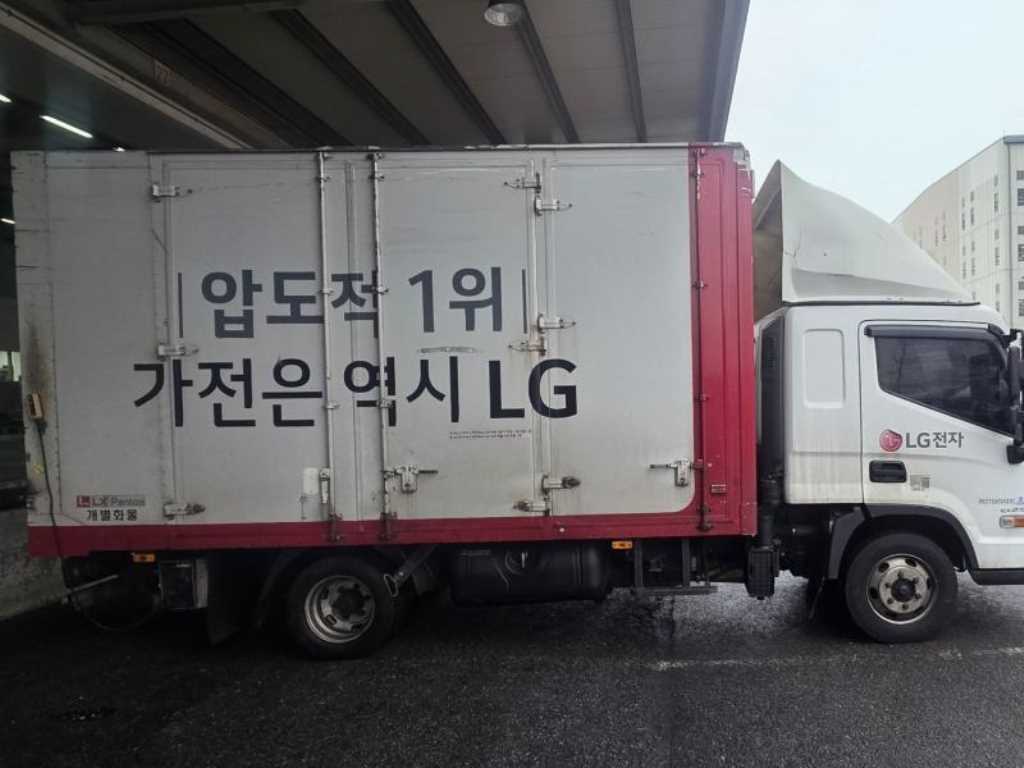 medium and large cargo truck - Vista 6