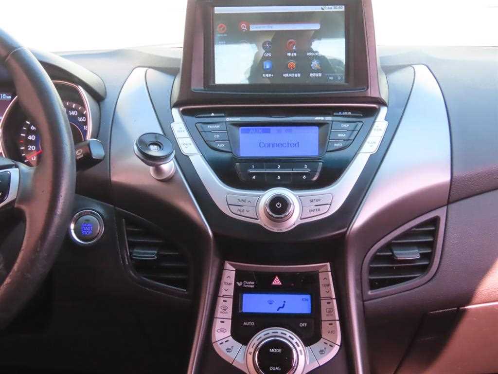 HYUNDAI Avante - Vista 10