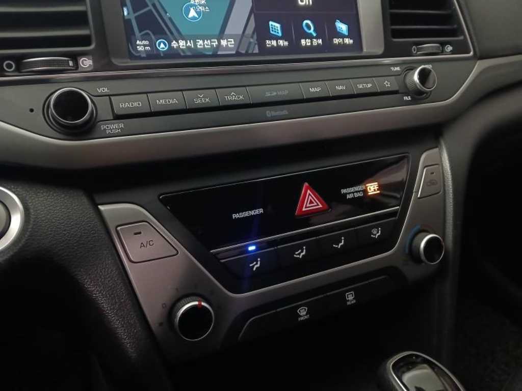 HYUNDAI Avante 2018 Blanco - Importación desde Corea - HF Imports Iquique - Foto 13