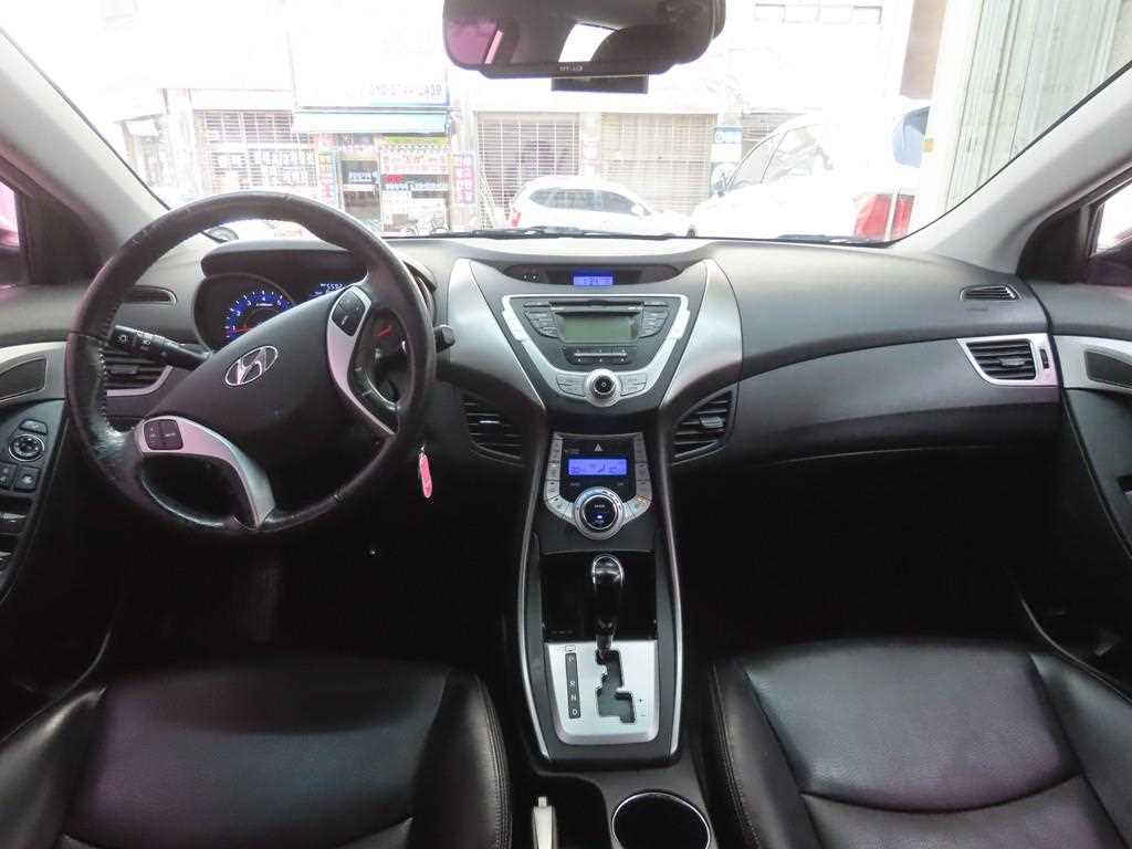 HYUNDAI Avante - Vista 7