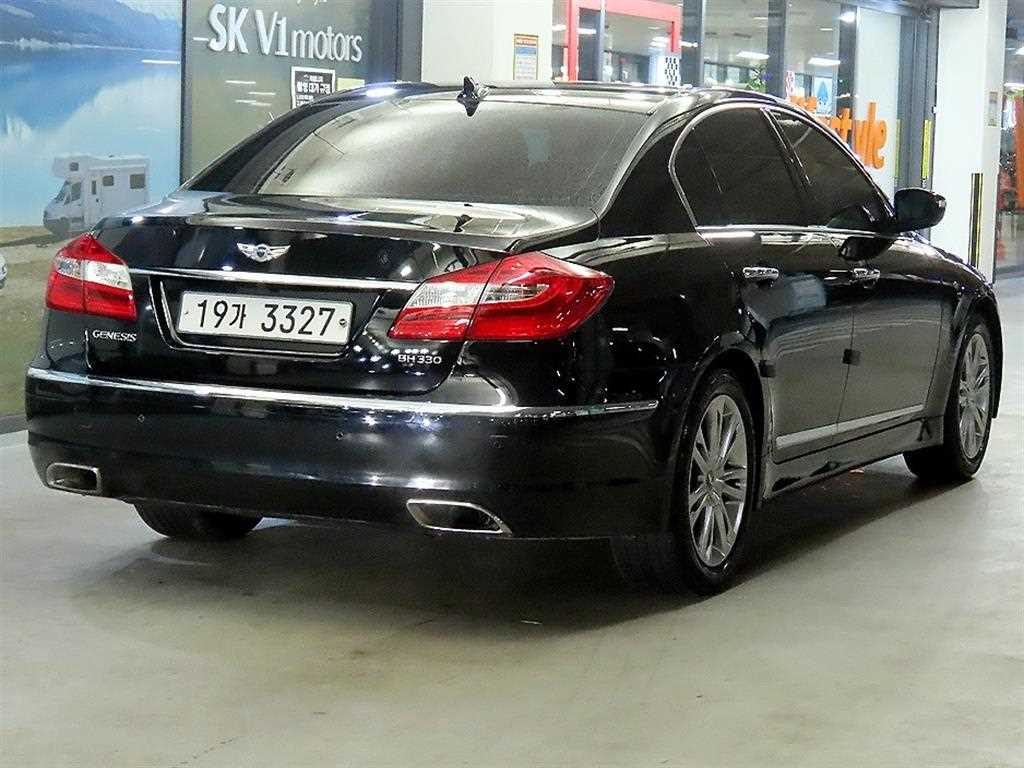 HYUNDAI Genesis - Vista 4