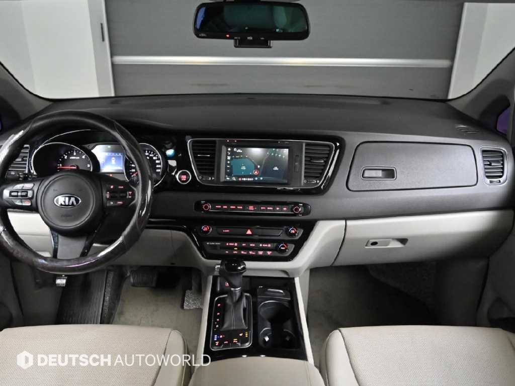 KIA Carnival - Vista 7