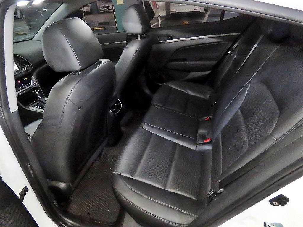 HYUNDAI Avante - Vista 7