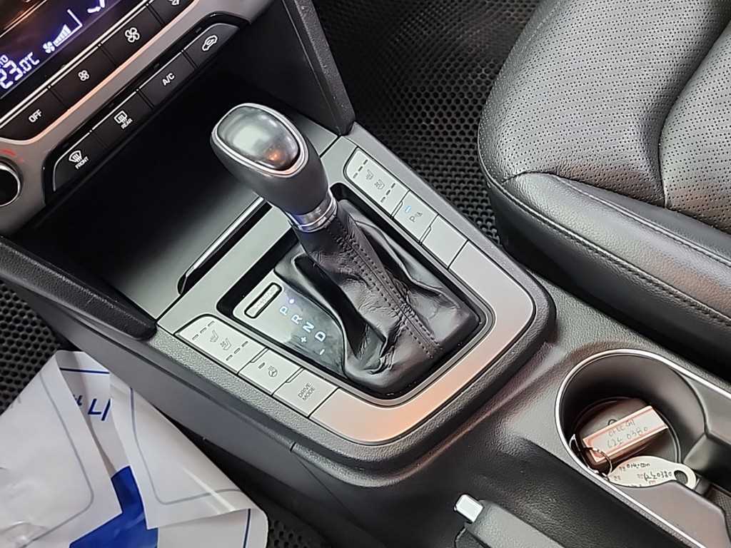 HYUNDAI Avante - Vista 7