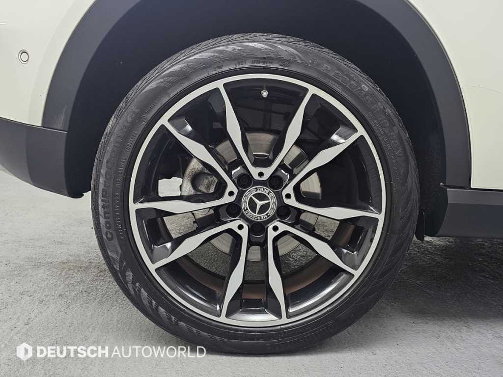 Mercedes Benz GLA Class - Vista 5