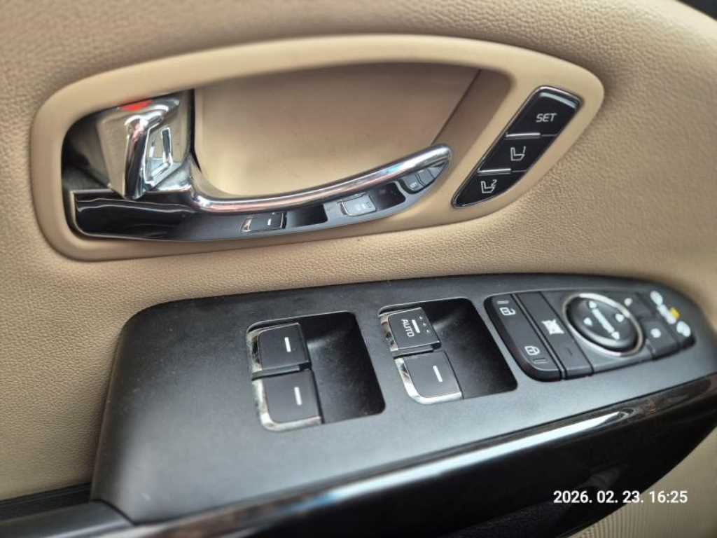 KIA Carnival - Vista 10