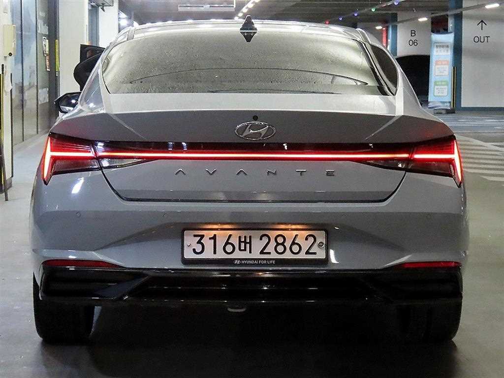 HYUNDAI Avante - Vista 5