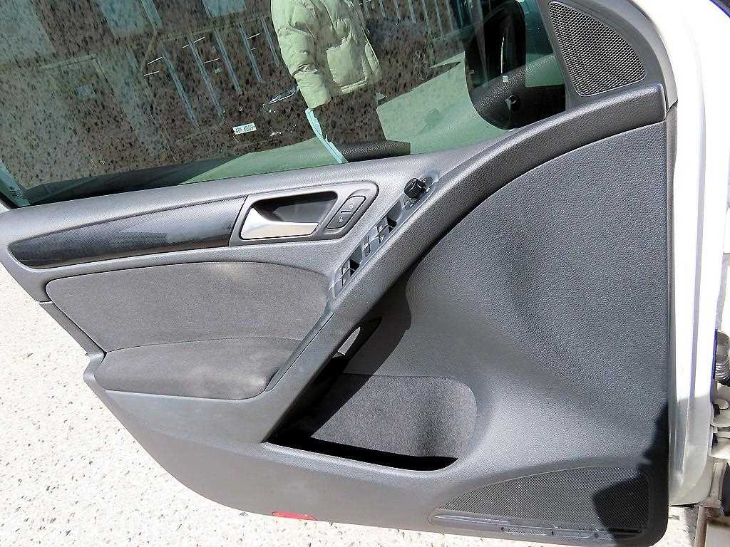 Volkswagen Golf - Vista 11