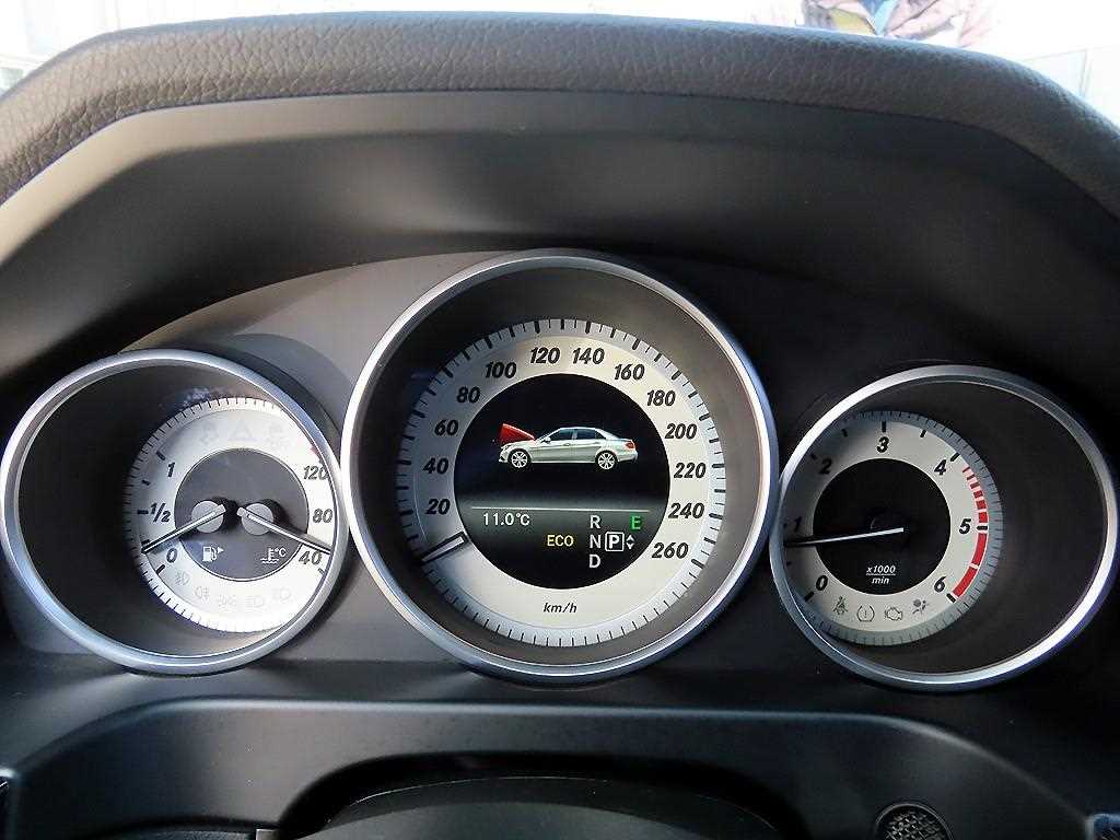 Mercedes Benz E class - Vista 9