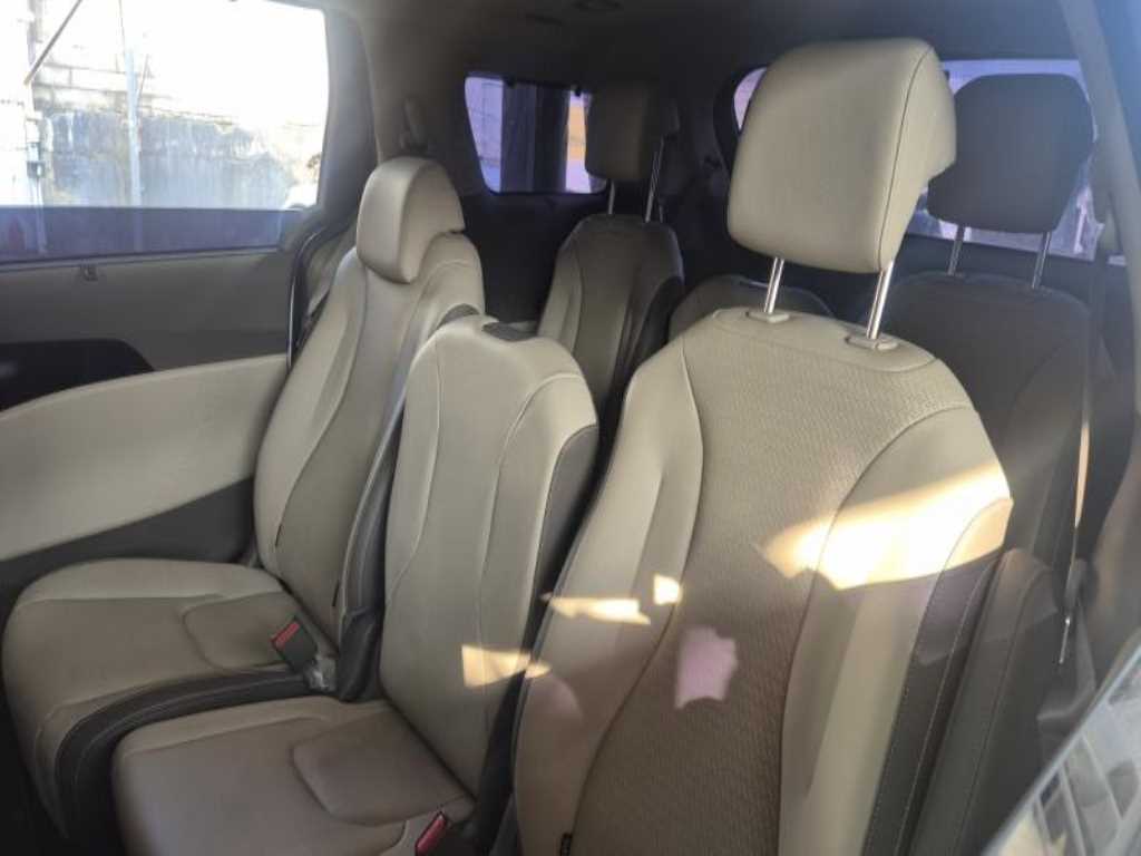 KIA Carnival - Vista 7