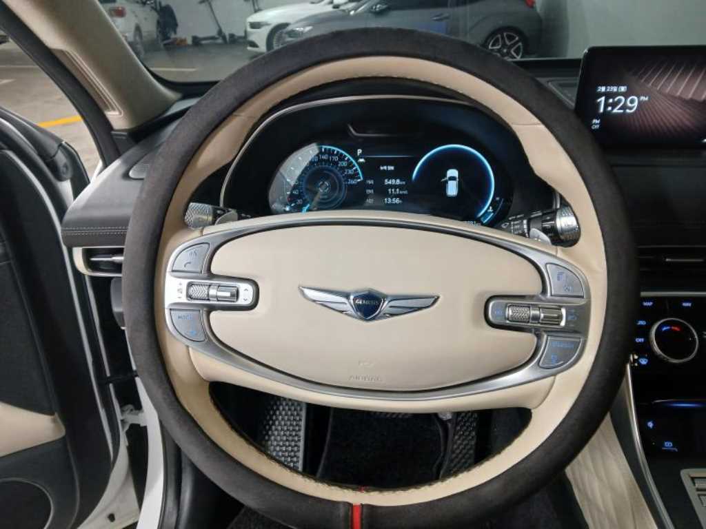 Genesis GV80 - Vista 8