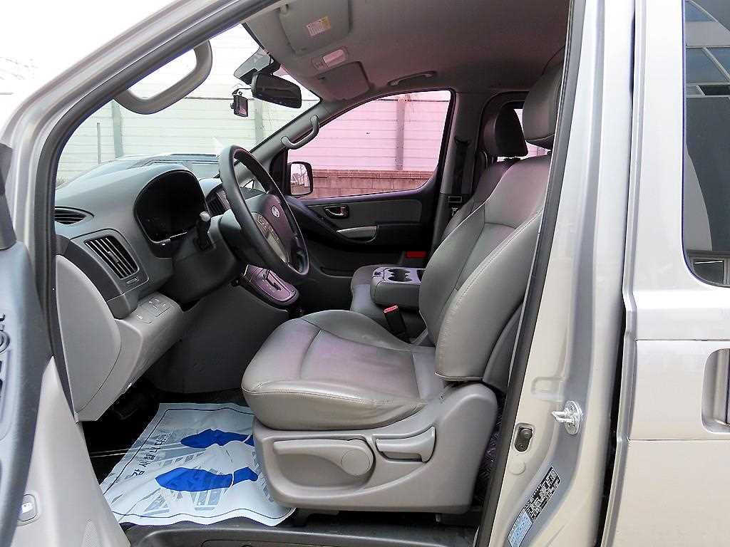 HYUNDAI Starex - Vista 5