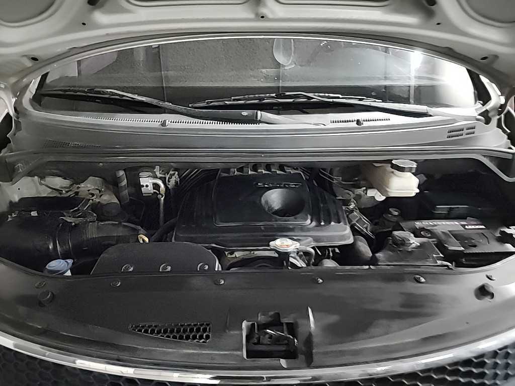 HYUNDAI Starex - Vista 5