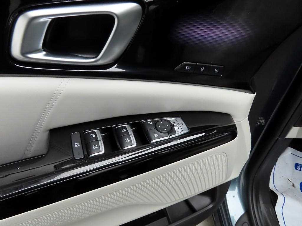 KIA Carnival - Vista 11