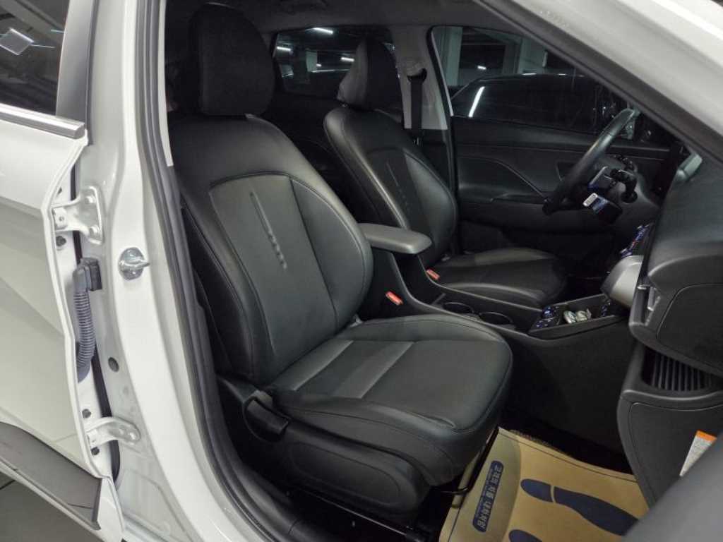 HYUNDAI Kona - Vista 10