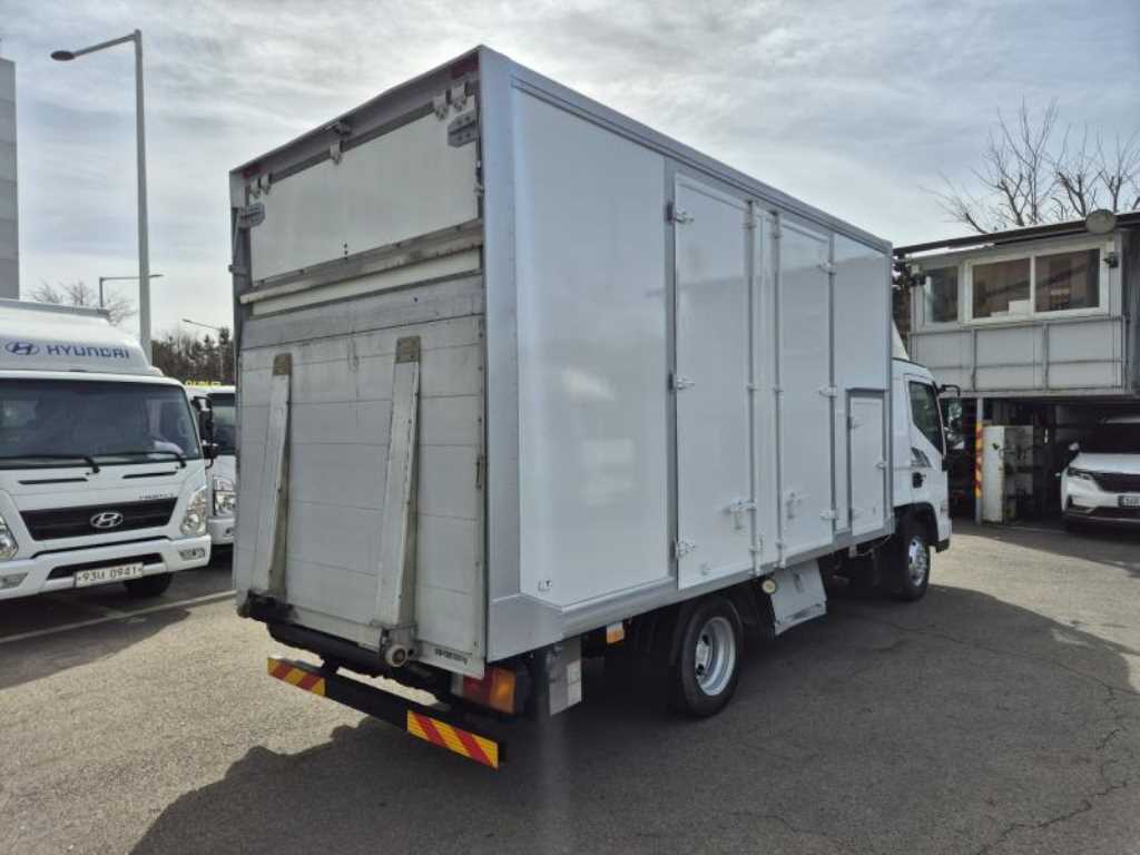 medium and large cargo truck - Vista 6