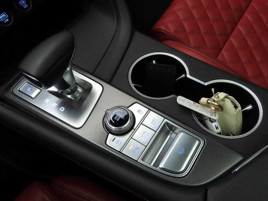 Genesis G70 - Vista 10