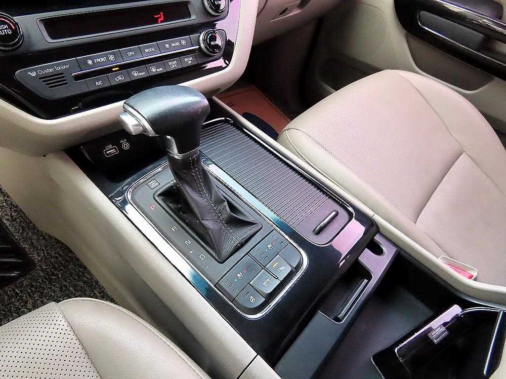 KIA Carnival - Vista 11