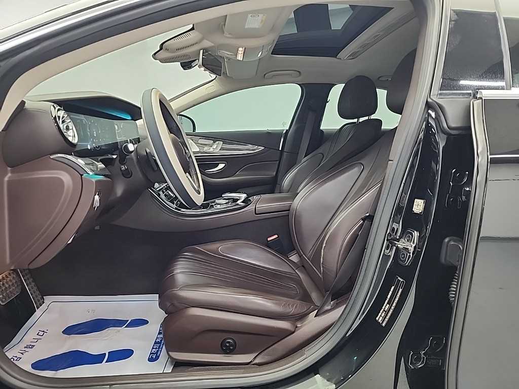 Mercedes Benz CLS Class - Vista 11