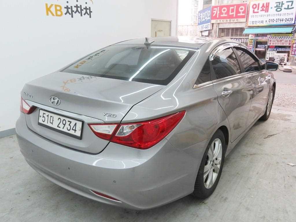 HYUNDAI Sonata - Vista 3