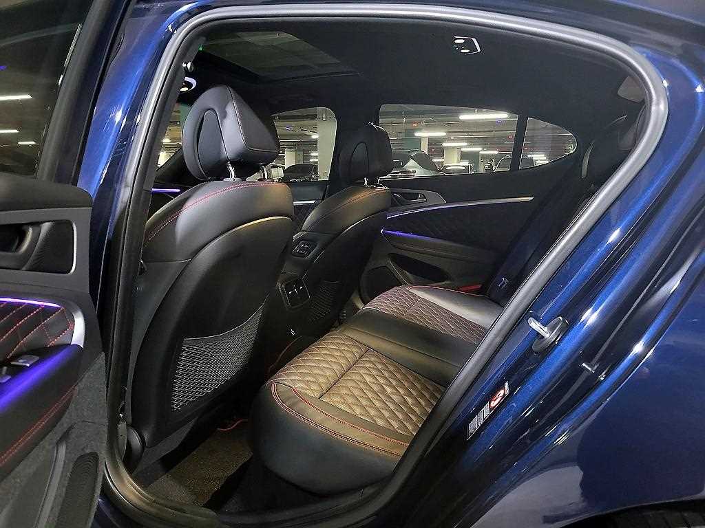 Genesis G70 - Vista 8