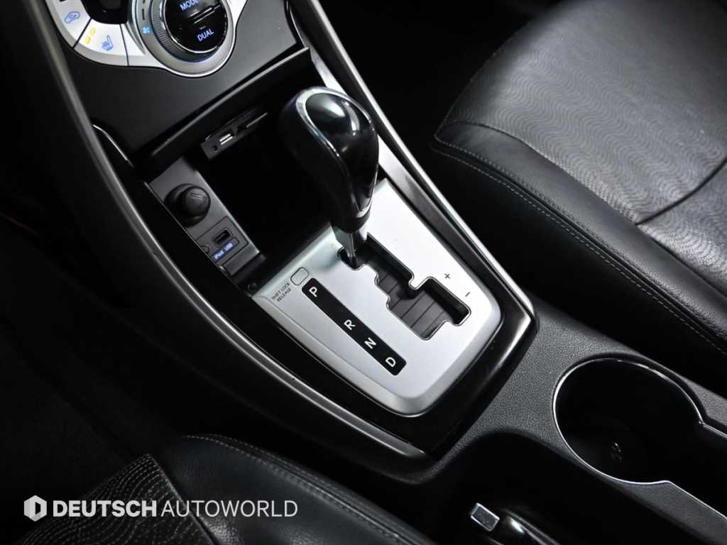 HYUNDAI Avante - Vista 9