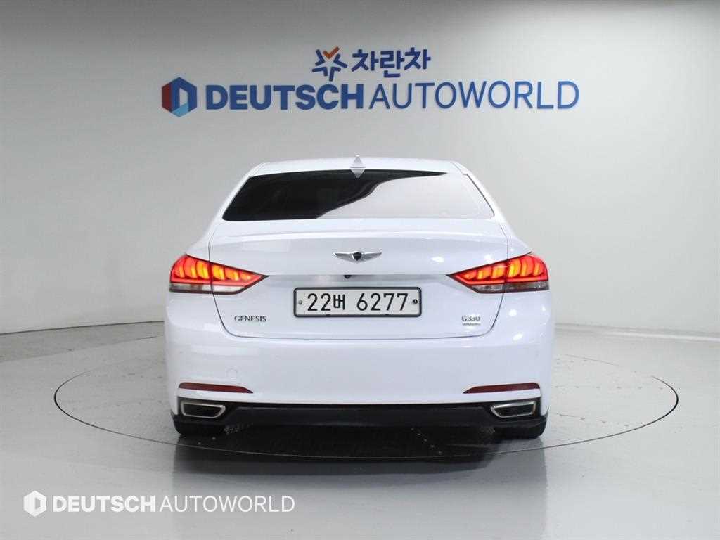 HYUNDAI Genesis - Vista 4