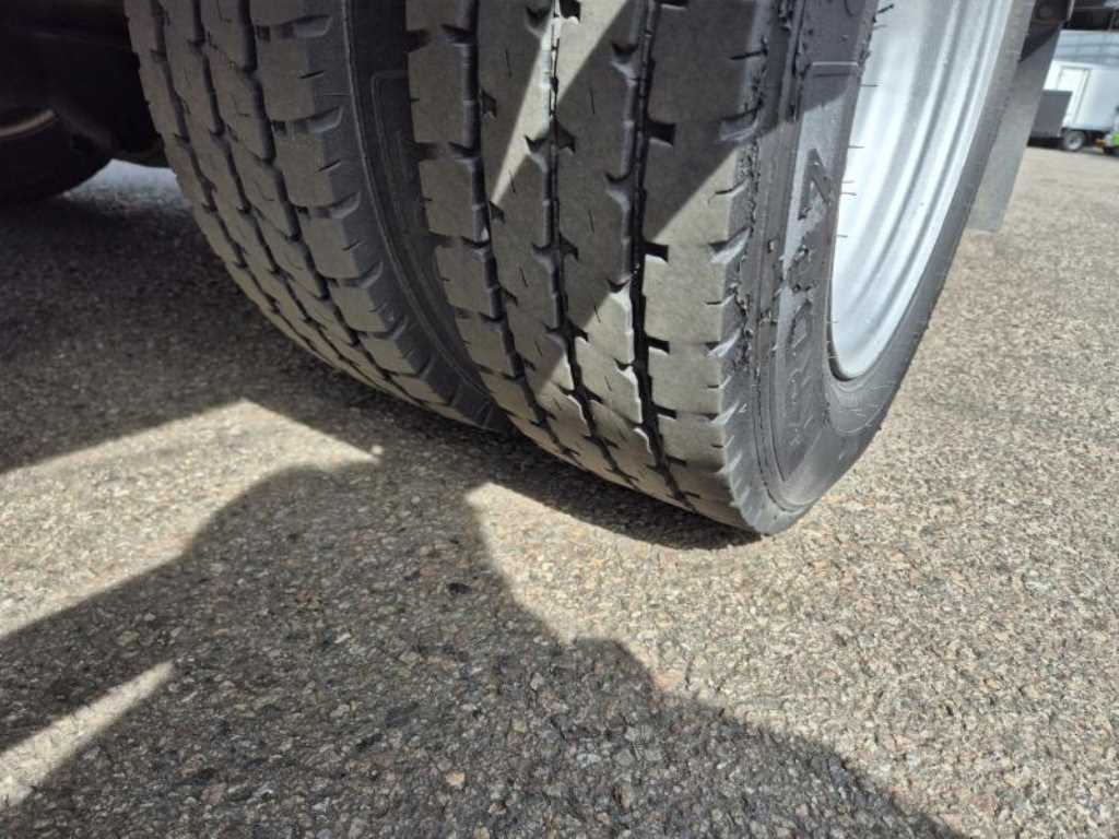 medium and large cargo truck - Vista 8