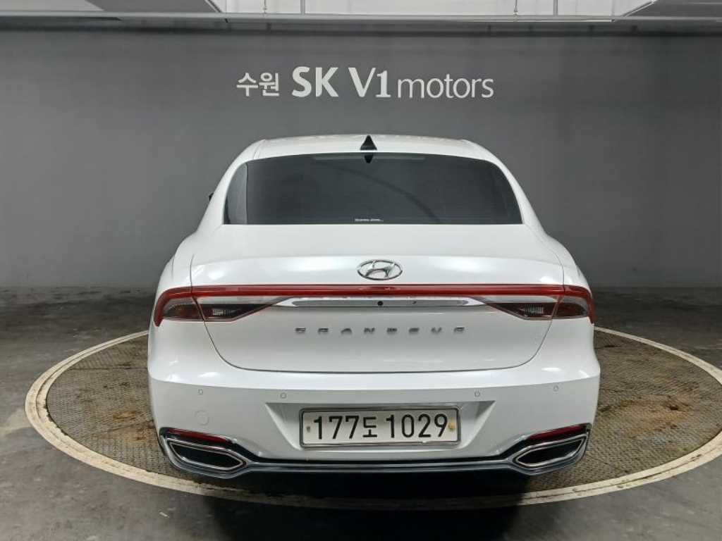 HYUNDAI Grandeur - Vista 5