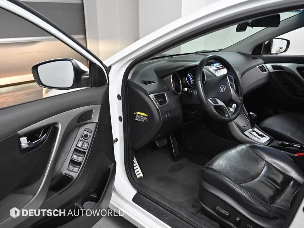 HYUNDAI Avante - Vista 11