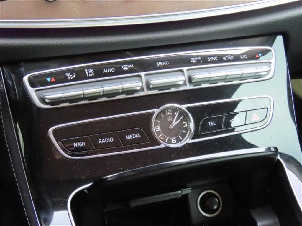 Mercedes Benz E class - Vista 8