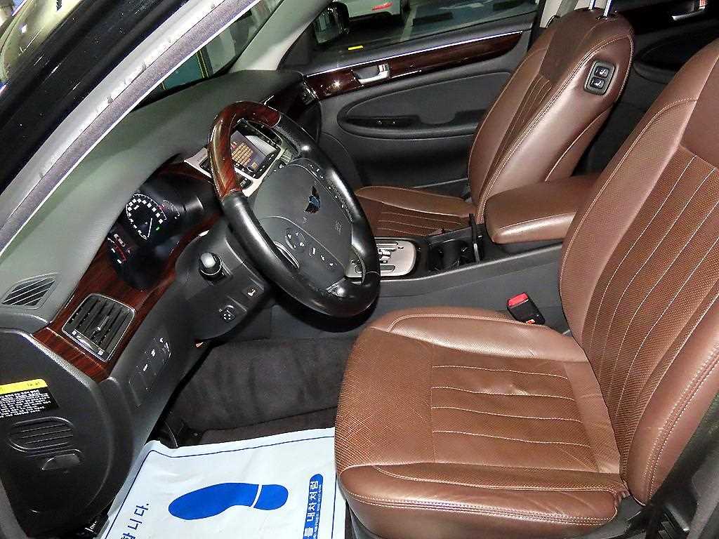 HYUNDAI Genesis - Vista 6